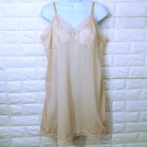 Vintage 60s-70s Lace Trim Full Slip-Dress -38 Empire Bodice Metal Buckles Beige